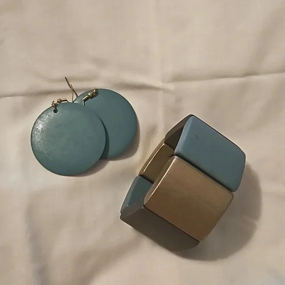Bracelet and earing set - Picture 1 of 2